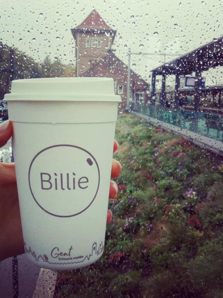 Billie Cup in regen