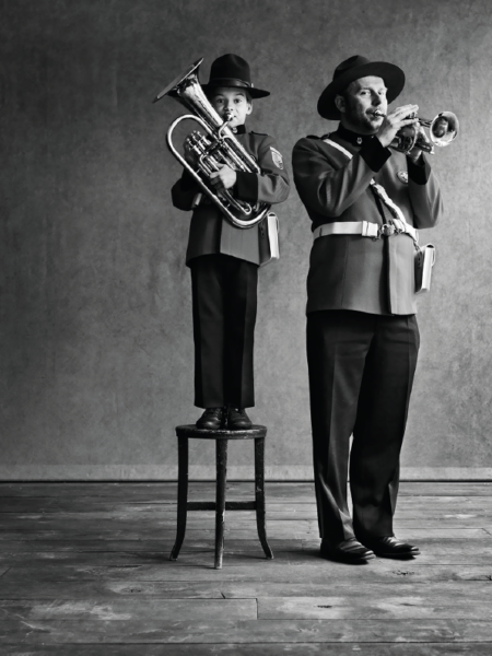 Jongen en man met trompet